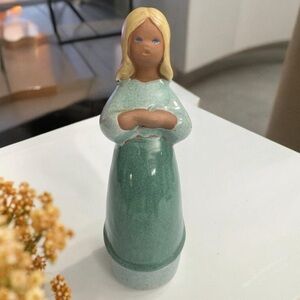 Swedish Figurine Jie Gantofta
Sweden Lady Blone green dress apron height 7.5”
